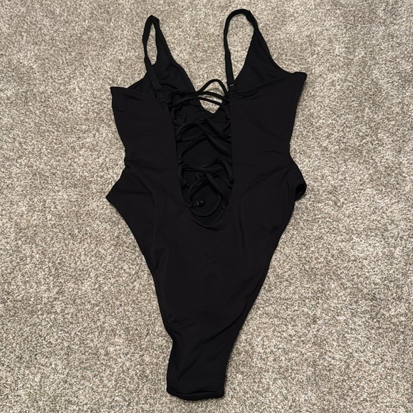 TA3 Shaping Swimsuit - Picture 2 of 5